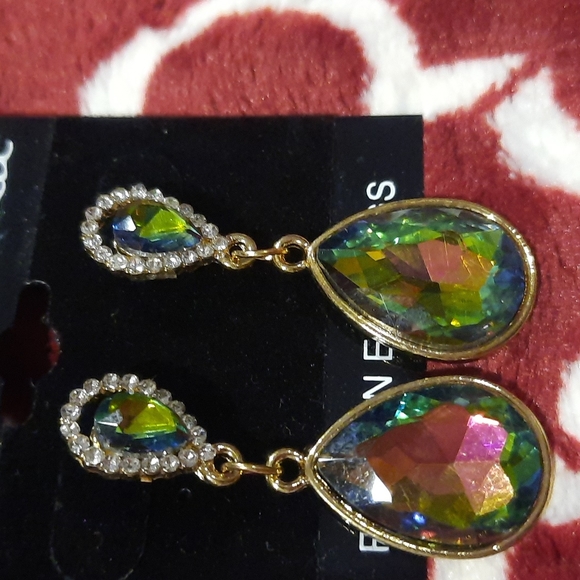 Earrings - Picture 3 of 7